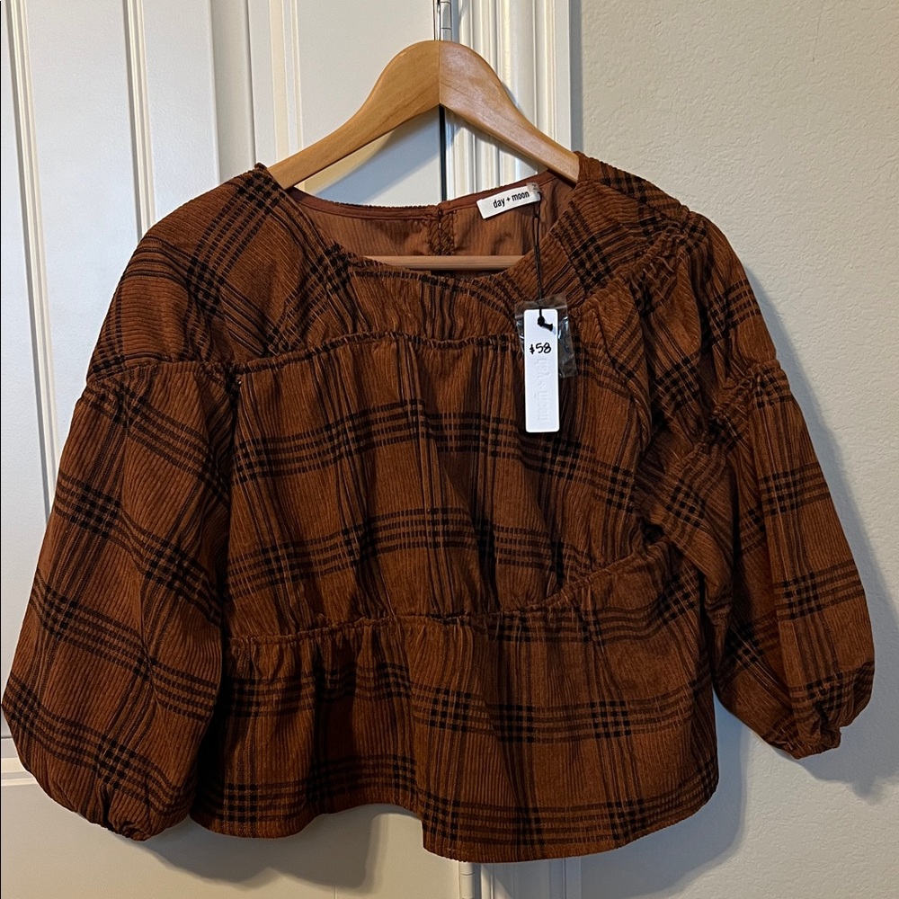 Plaid boutique, flowy style top. Great for fall photos.